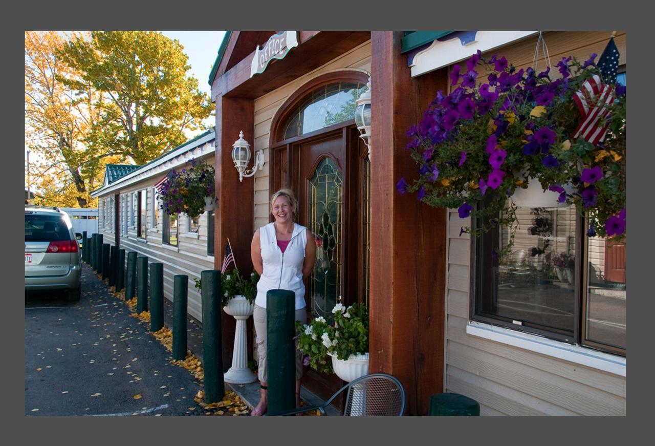 Dancing Bears Inn East Glacier Park Village Exterior foto